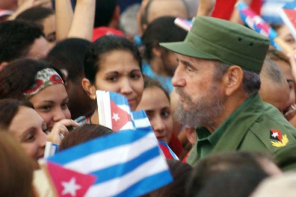fidel-pueblo-marcha-jovenes-12D24BBA7-706D-7C1C-2BCA-7DFE623B37B0.jpg